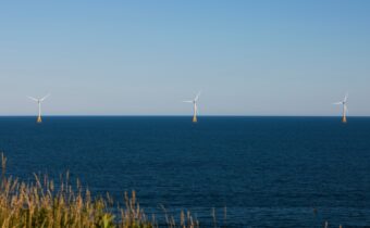 New York signs contracts for two wind farms